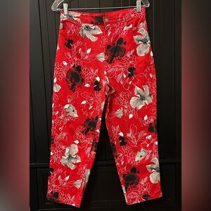 Bill‎ Blass Capri Pants Women’s Size 8 Red Gray Floral Stretch Cropped